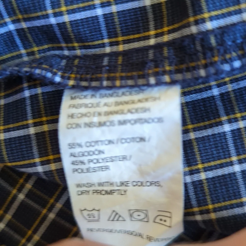 Van Heusen Men's medium dress shirt - Picture 4 of 6